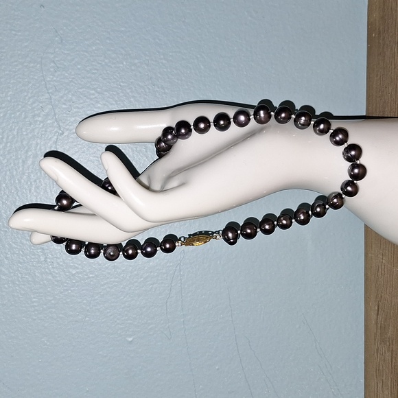 Jewelry - 🦪 Stunning vintage black pearl knotted necklace. 18" freshwater dyed.